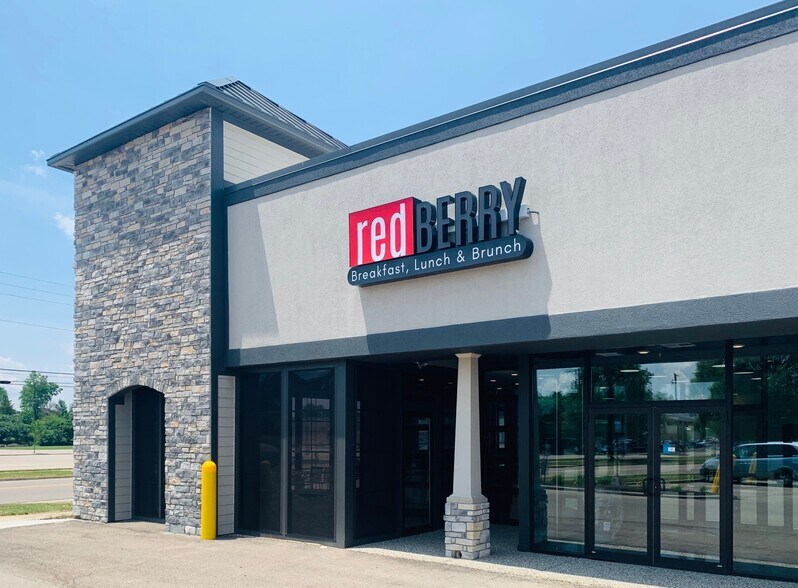 More Photos Of 900-982 N Market St, Troy Unknown For Lease