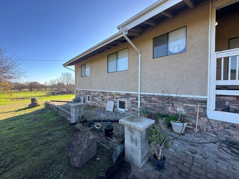 More Photos Of 6738 Greenbay Rd, Arbuckle Land For Lease