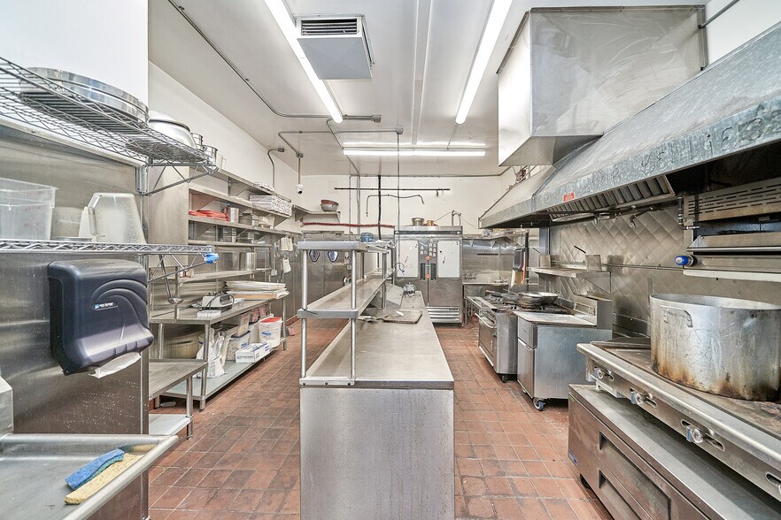 More Photos Of 1076-1080 S Fairfax Ave, Los Angeles Restaurant For Sale