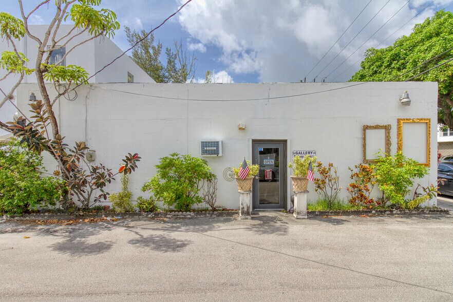 More Photos Of 13-17 N Federal Hwy, Dania Storefront For Sale