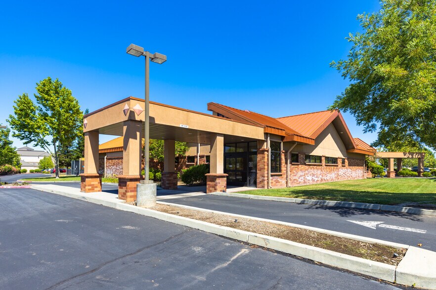 More Photos Of 121 Raley Blvd, Chico Medical For Sale
