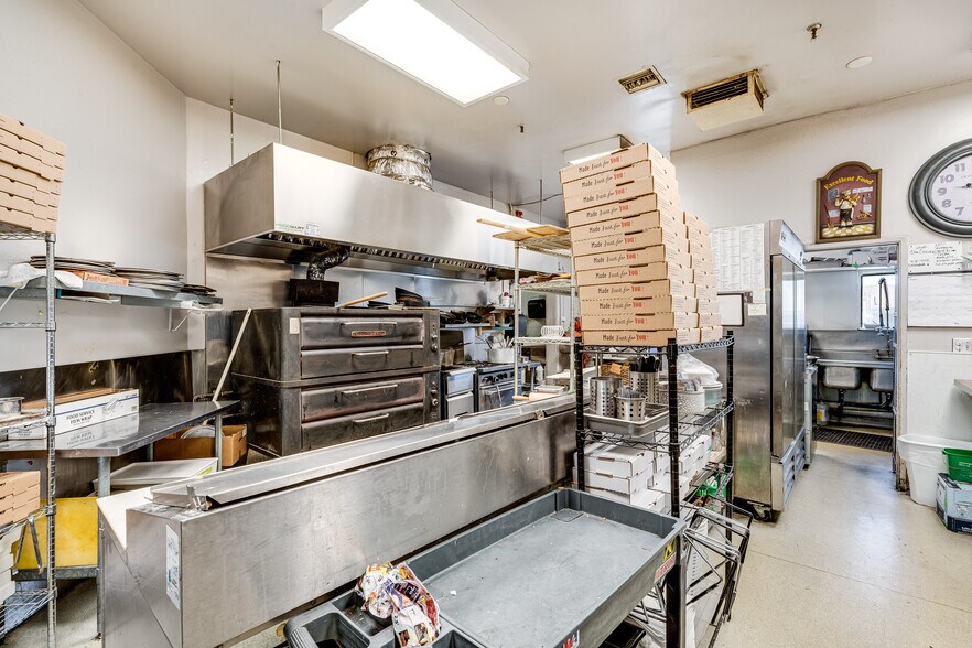 More Photos Of 1270 Broadway, Sonoma Freestanding For Sale