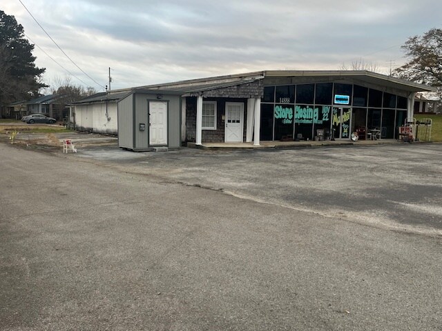 More Photos Of 14888 Court St, Moulton General Retail For Sale