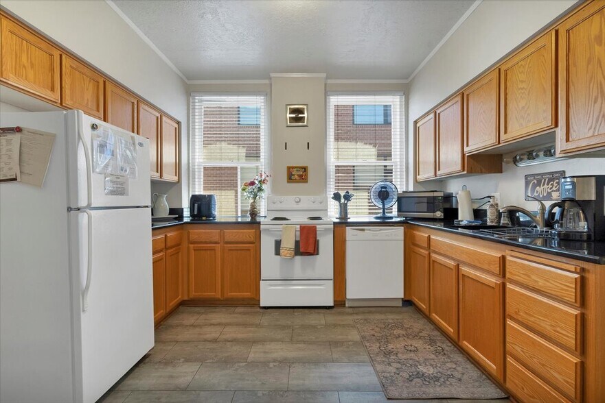 More Photos Of 246 State St, Salem Storefront Retail Residential For Sale