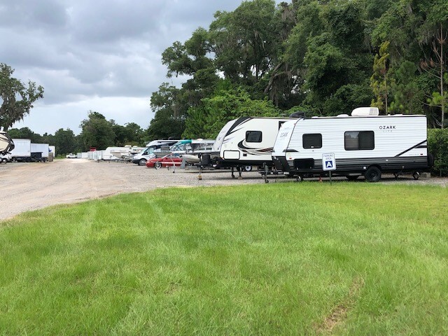 More Photos Of 4545 NW 27th Ave, Ocala Parking Lot For Lease