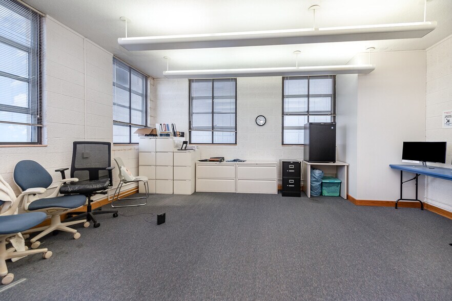 More Photos Of 334 S Water St, Saginaw Office For Sale
