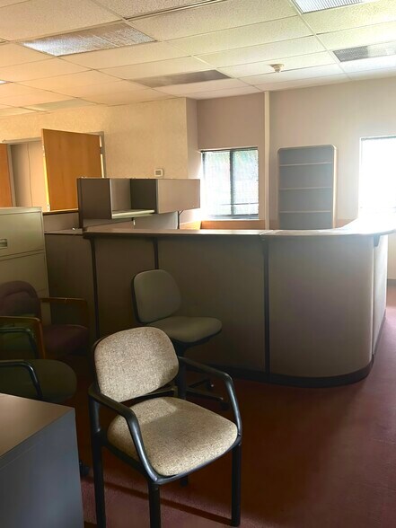 More Photos Of 2378 Wilshire Blvd, Mound Warehouse For Lease