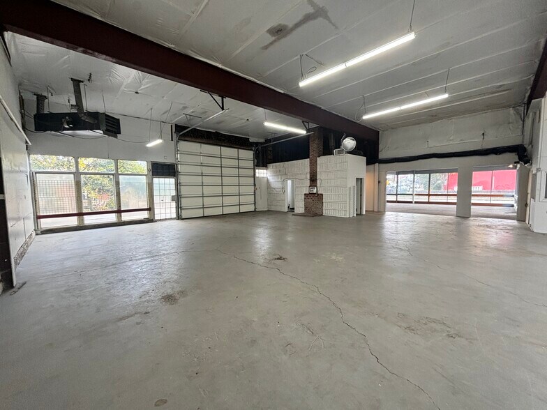More Photos Of 1515 13th St SE, Salem Flex For Sale