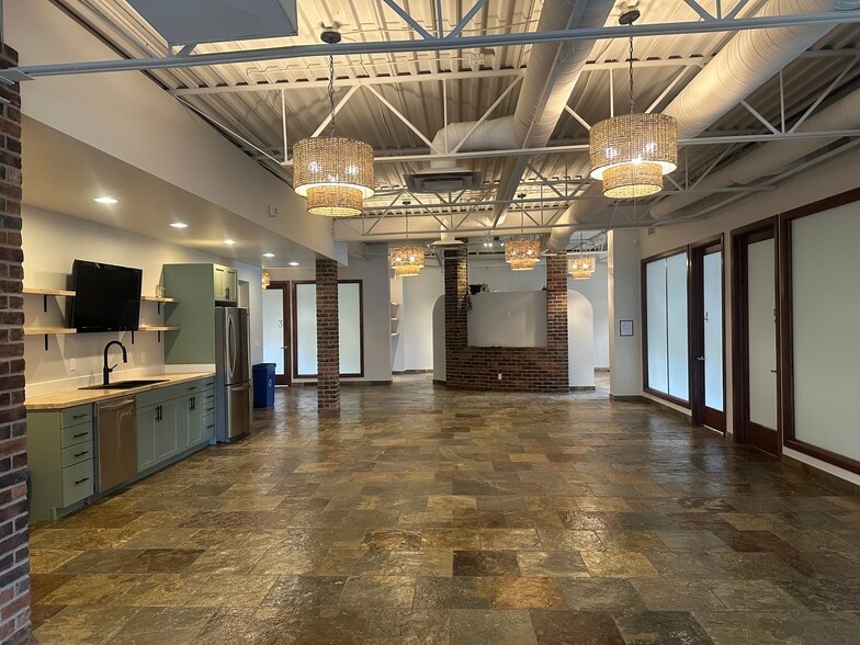 More Photos Of 21 Perron St, St. Albert Freestanding For Lease