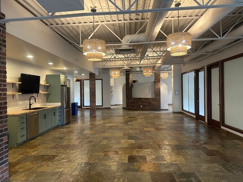 More Photos Of 21 Perron St, St. Albert Freestanding For Lease
