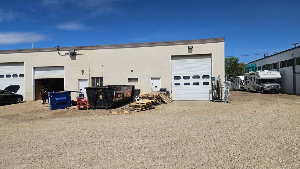 More Photos Of 8849/53 63 Avenue NW, Edmonton Showroom For Lease