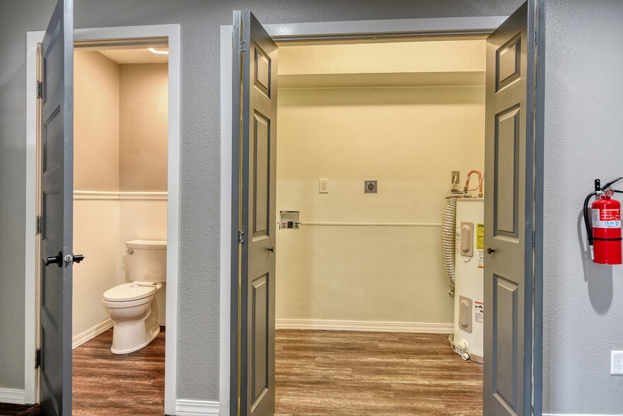 More Photos Of 10525 E Main Ave, Spokane Valley Office For Sale