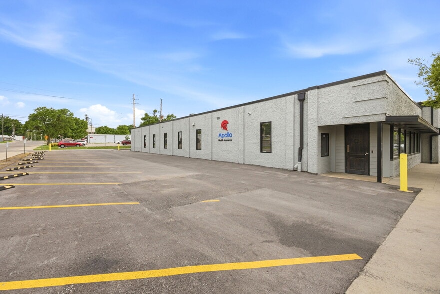 More Photos Of 326 SE Douglas St, Lees Summit Office For Sale