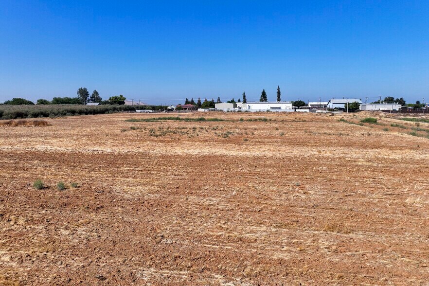 More Photos Of 20528 Naranjo Boulevard, Woodlake Land For Sale