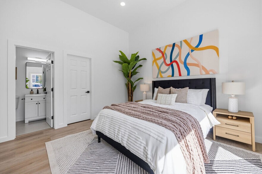 More Photos Of 2730 23rd St, San Francisco Showroom For Sale
