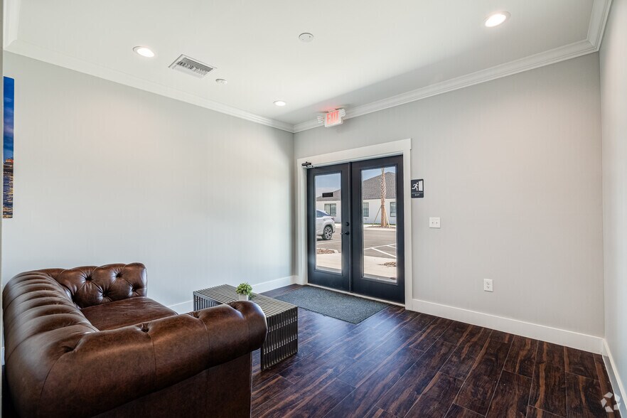 More Photos Of 1638 Corsair Ln, Middleburg Medical For Sale