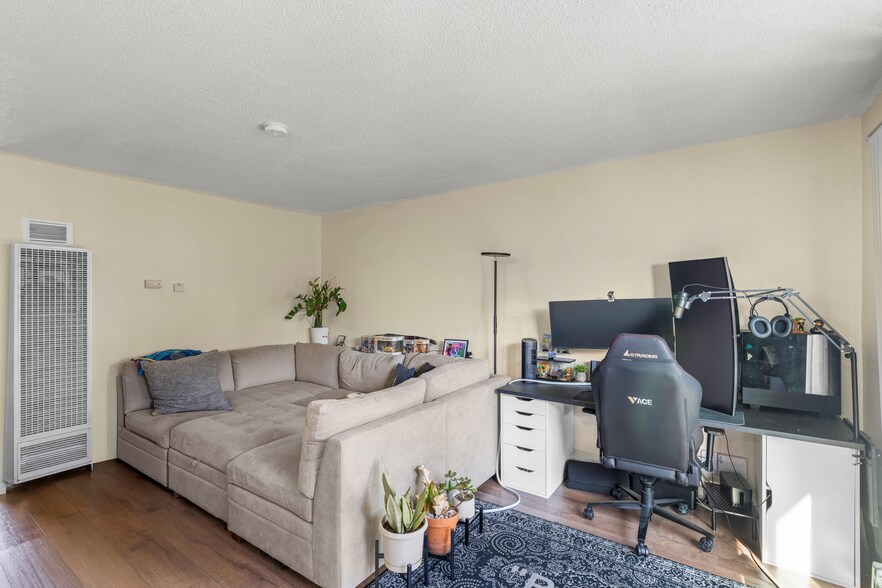 More Photos Of 25039 Cypress Ave, Hayward Apartments For Sale
