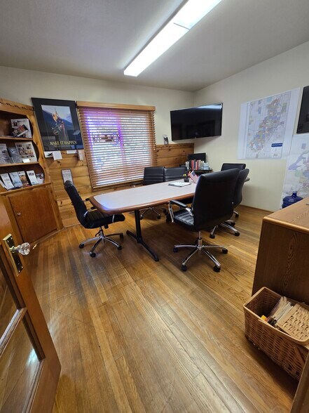 More Photos Of 1427 SW Highland Ave, Redmond Serviced Offices For Sale