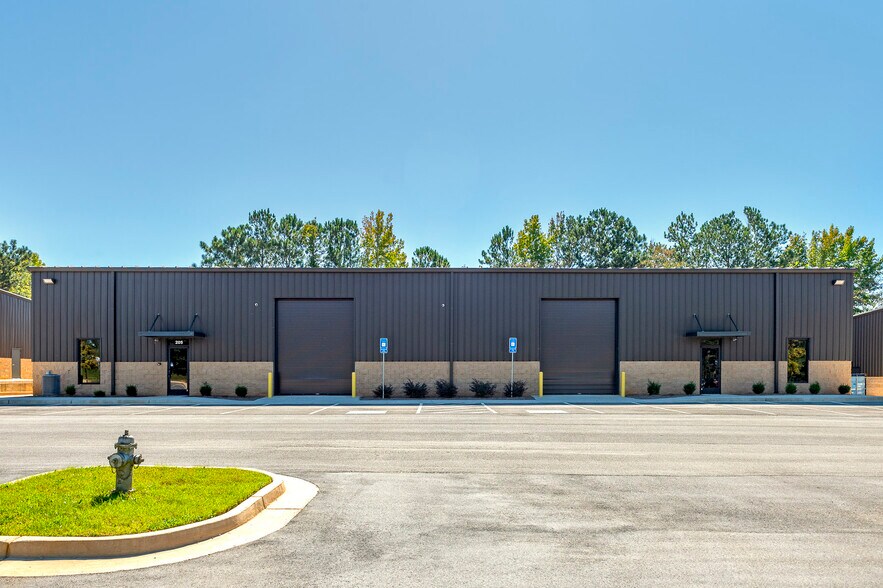 More Photos Of 200 Charles Ct, McDonough Warehouse For Lease