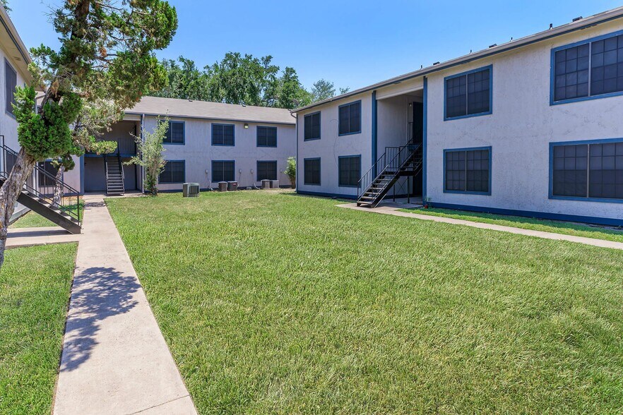 More Photos Of 110 S Stadium Rd, Alice Apartments For Sale