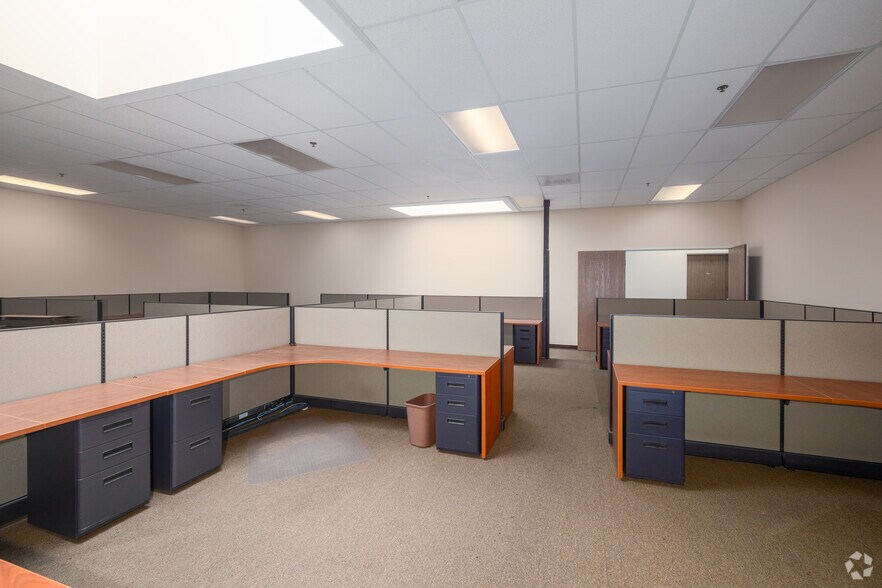 More Photos Of 351 Candelaria, Oxnard Warehouse For Sale