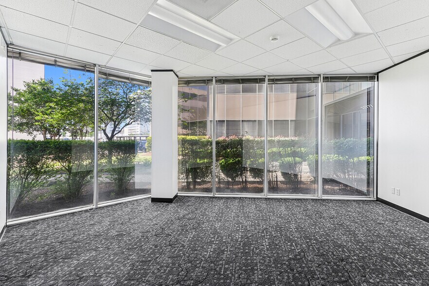 More Photos Of 11777 Katy Fwy, Houston Unknown For Lease