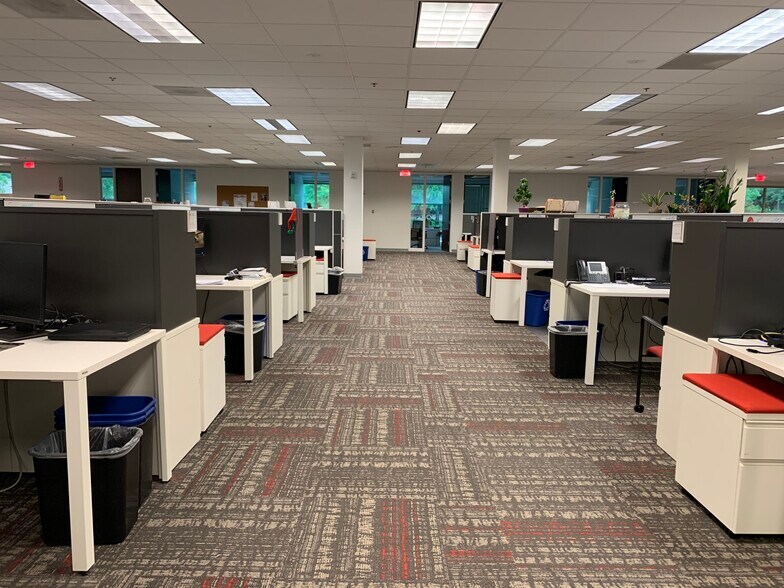 More Photos Of 4000 Johns Creek Ct, Suwanee Research And Development For Lease