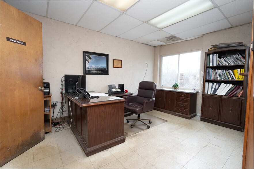 More Photos Of 1315 W 18th St, Anderson Warehouse For Lease