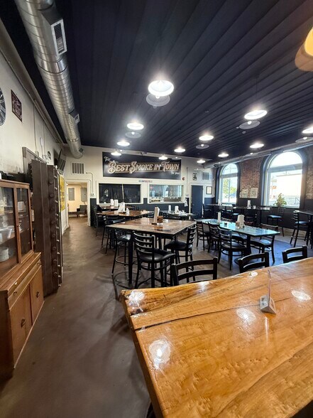 More Photos Of 200 W Main St, Marietta Storefront Retail Residential For Sale