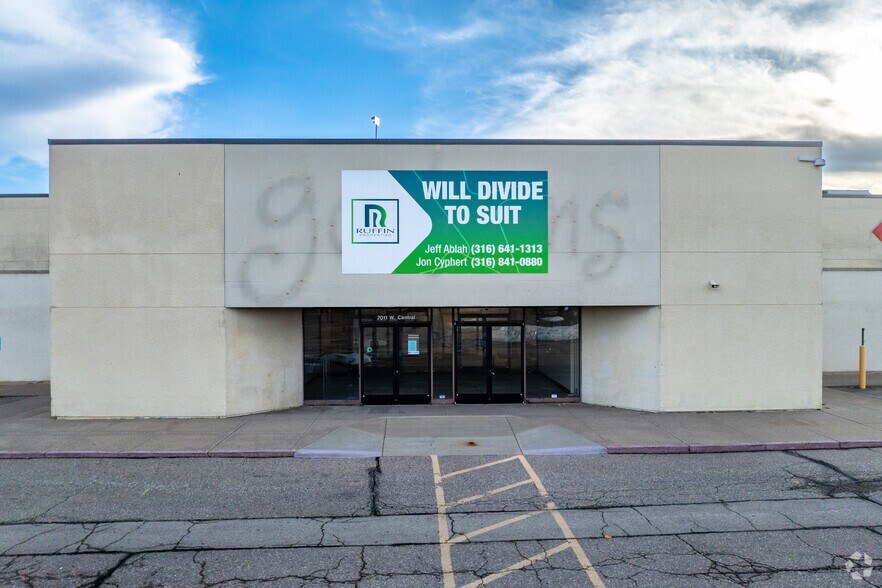 More Photos Of 7011 W Central Ave, Wichita Freestanding For Lease