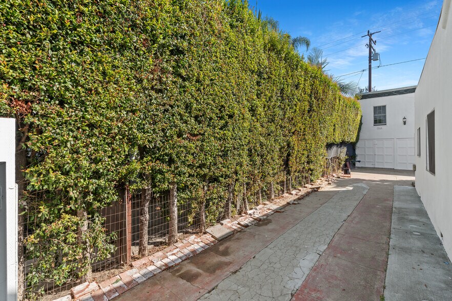 More Photos Of 934 N La Jolla Ave, West Hollywood Apartments For Sale