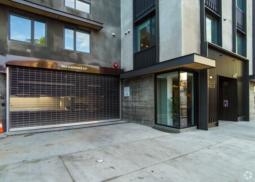 More Photos Of 5570 Melrose Ave, Los Angeles Apartments For Lease