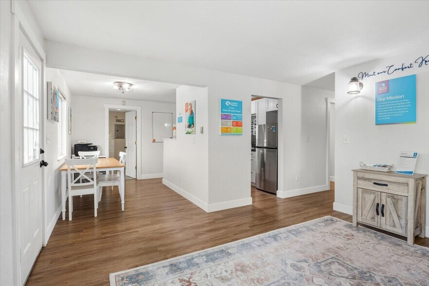 More Photos Of 2115 E 27th St, Vancouver Office For Sale