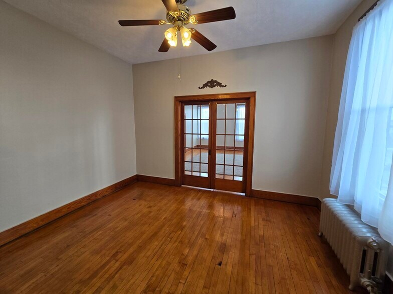 More Photos Of 142 Lenox Ave, Oneida Auto Repair For Sale