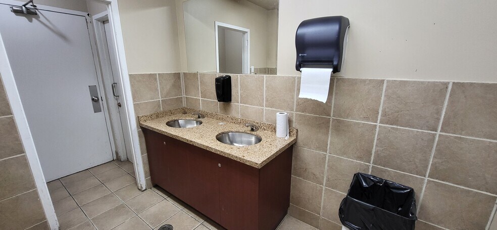 More Photos Of 991-1025 Finch Ave W, Toronto Office For Lease