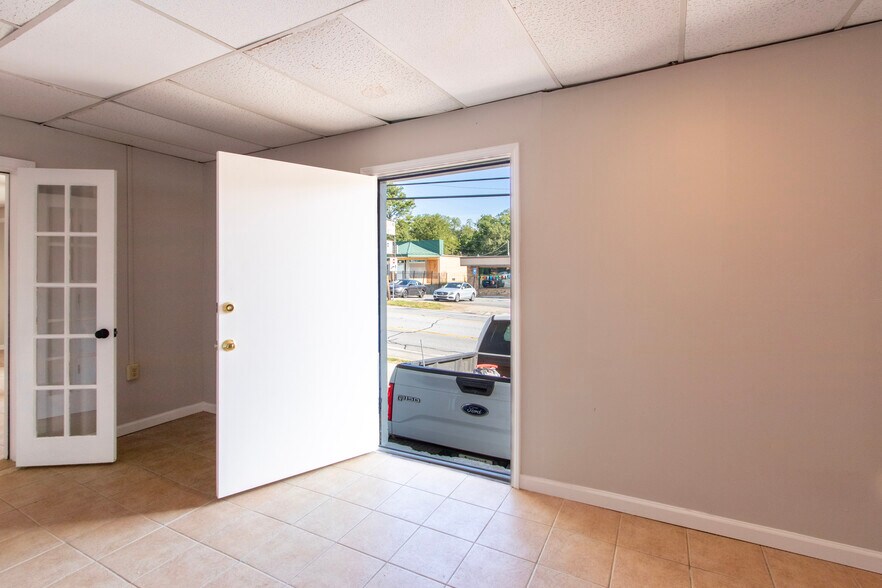 More Photos Of 1044 Baxter St, Athens Freestanding For Sale