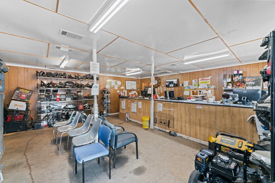 More Photos Of 10466 Central Expy, Dallas Auto Salvage Facility For Sale