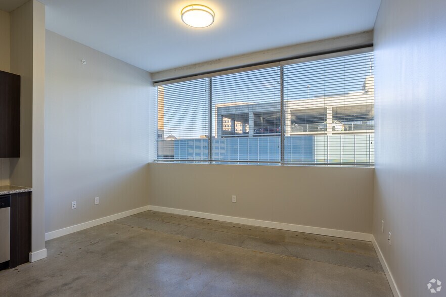 More Photos Of 717 Locust St, Des Moines Apartments For Lease