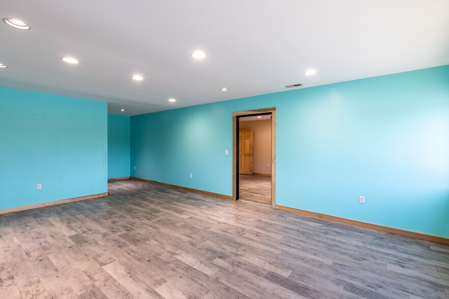 More Photos Of 2997 Spartanburg Hwy, East Flat Rock Warehouse For Sale