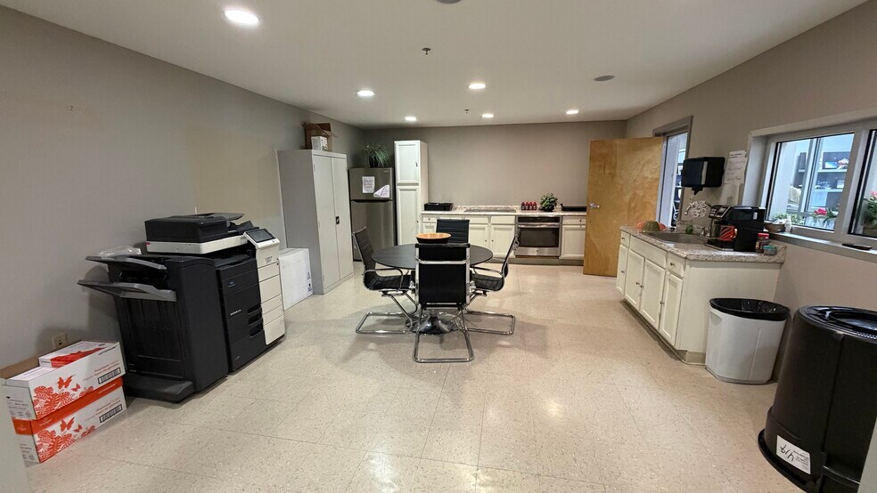 More Photos Of 1101 Denmill Rd, New Albany Industrial For Sale