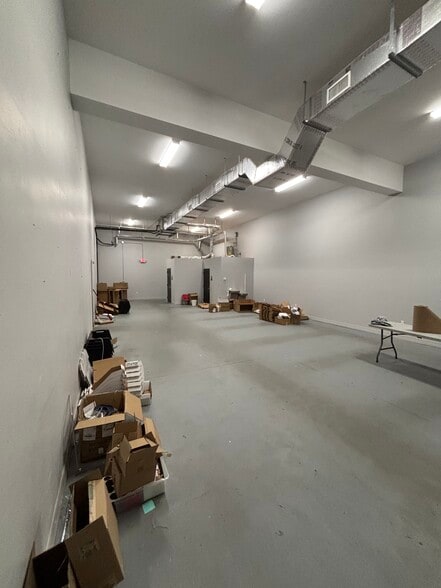 More Photos Of 10650 Metro Pky, Fort Myers Showroom For Lease