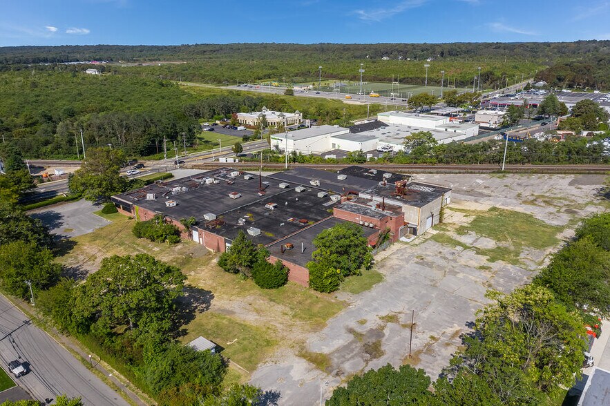More Photos Of 386 Oakwood Rd, Huntington Station Warehouse For Sale