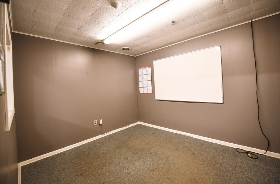 More Photos Of 211 W Geneva St, Dunkirk Manufacturing For Lease