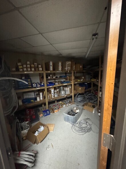 More Photos Of 681 N Plano Rd, Richardson Showroom For Lease