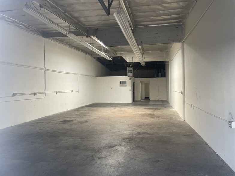 More Photos Of 3615-3633 W Warner Ave, Santa Ana Warehouse For Lease