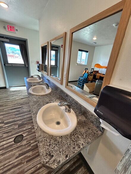 More Photos Of 1065 Tefft St, Corvallis Office For Lease