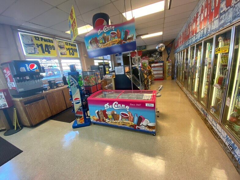 More Photos Of 709 S Broad St, Brooksville Service Station For Sale