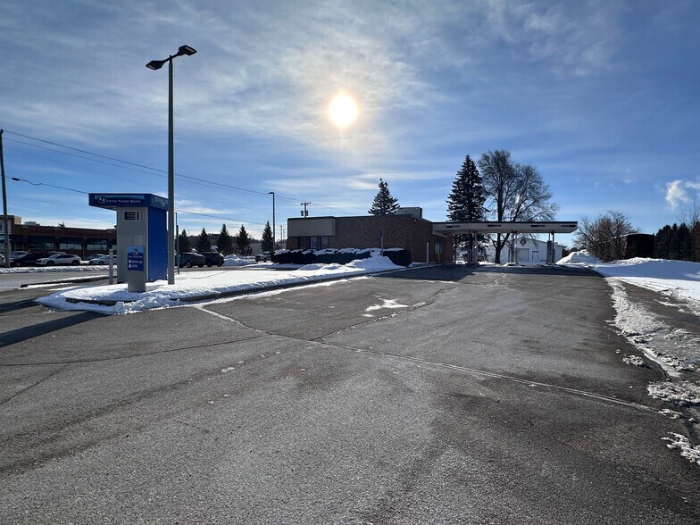 More Photos Of 1219 N Mitchell St, Cadillac Bank For Lease