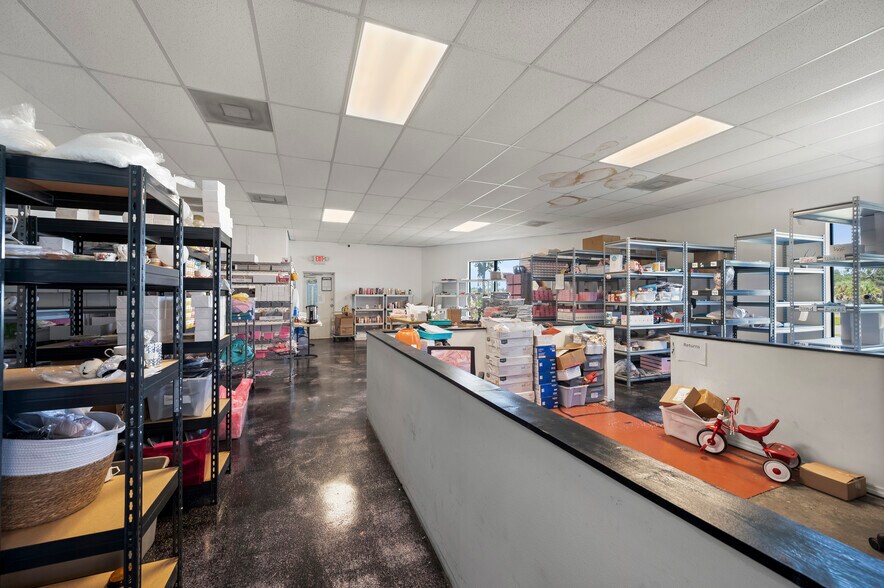 More Photos Of 5260 Duncan Rd, Punta Gorda Showroom For Sale