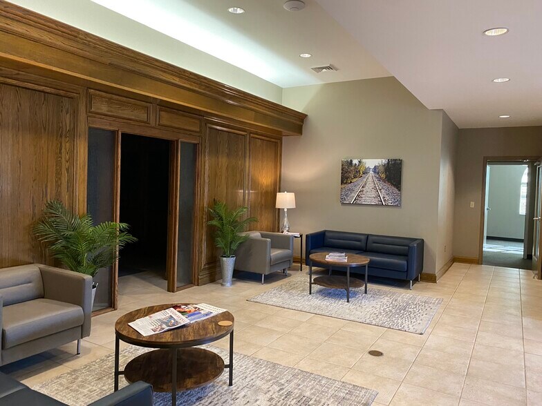 More Photos Of 909 E Republic Rd, Springfield Office For Lease